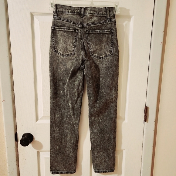 SO Super High Rise Straight 0/24W Black Acid Wash Slit Front Ankles Cropped Jean - Picture 3 of 10